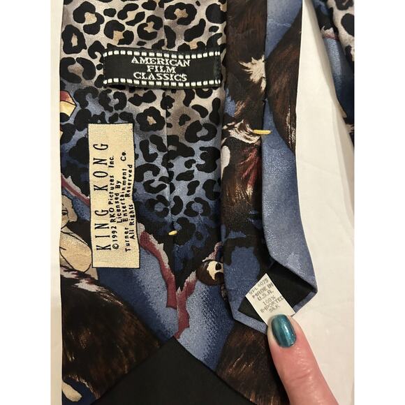 1992 Vintage King Kong American Films Classics Empire State Building Mens 4” Tie - Picture 5 of 6